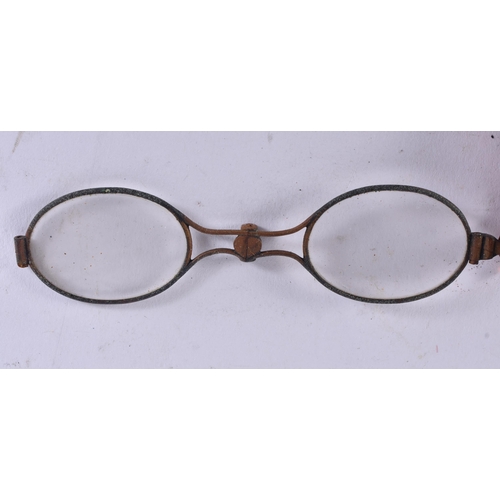 169 - A PAIR OF TORTOISESHELL LORGNETTES. 25 cm long extended.