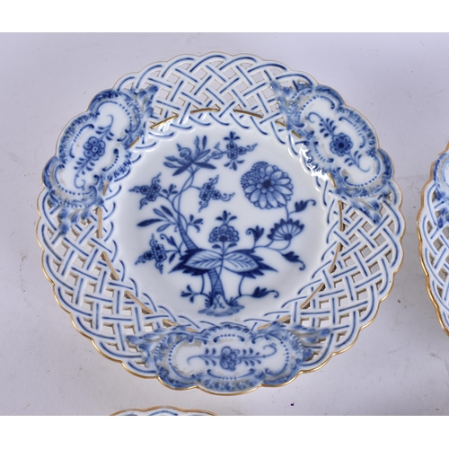 173 - A SET OF FOUR MEISSEN BLUE AND WHITE PORCELAIN RETICULATED PLATES. 21 cm wide. (4)