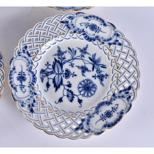 173 - A SET OF FOUR MEISSEN BLUE AND WHITE PORCELAIN RETICULATED PLATES. 21 cm wide. (4)