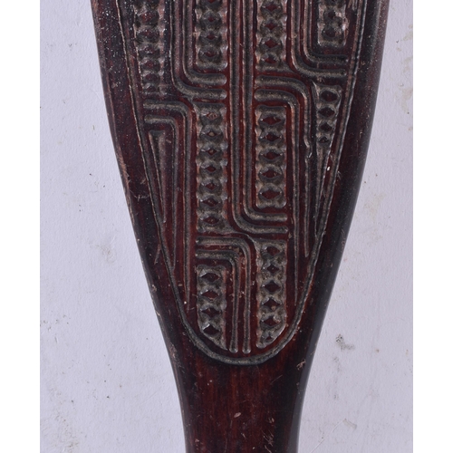 61 - A MAORI TRIBAL CARVED WOOD PATU CLUB. 38 cm long.