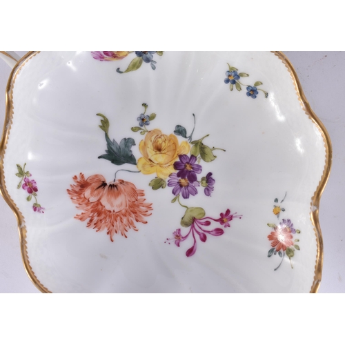 94 - A PAIR OF ANTIQUE DANISH COPENHAGEN PORCELAIN LEAF SHAPED DISHES painted with flowers. 18 cm x 13 cm... 