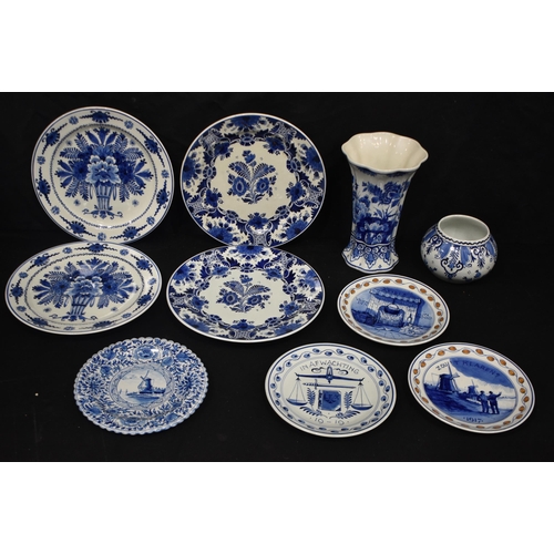 3912 - A collection of early 20th century Dutch delftware pottery (largest 25cm). (10)