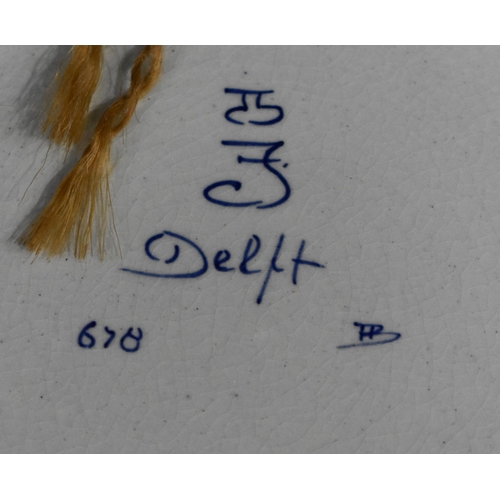 3912 - A collection of early 20th century Dutch delftware pottery (largest 25cm). (10)