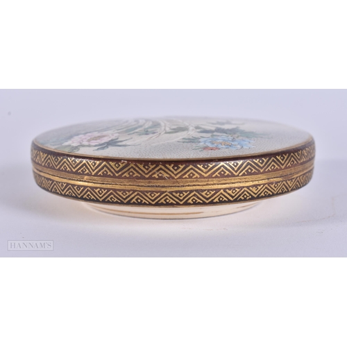 2526 - A SMALL ;ATE 19TH CENTURY JAPANESE MEIJI PERIOD SATSUMA BOX AND COVER by Kinkozan, painted with fowl... 