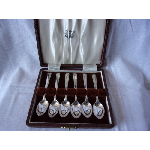 132 - Set of 6 spoons boxed by Cooper Bros c1927