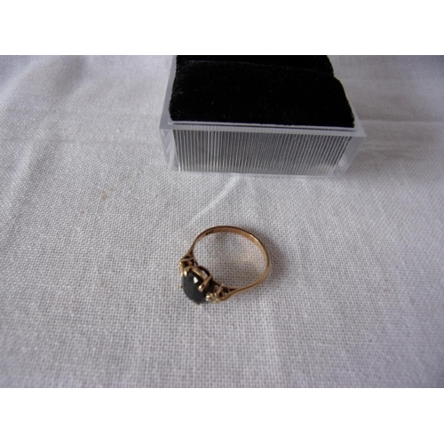 18 - 9ct gold ring