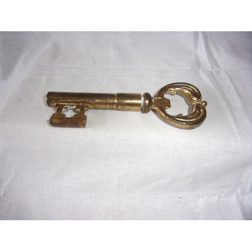 124 - Brass key cork screw