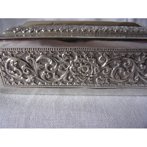 151 - Indian silver box with hinged lid 131g