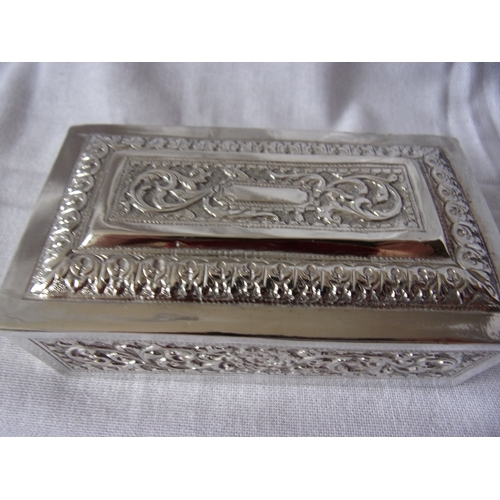 151 - Indian silver box with hinged lid 131g