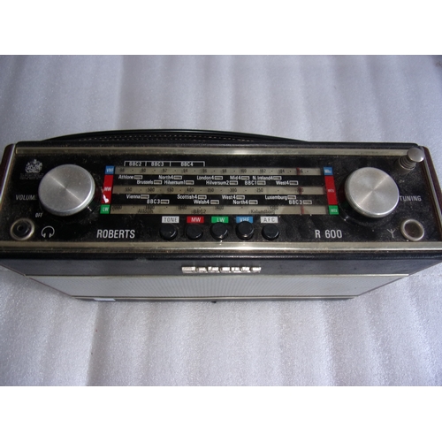 162 - Vintage Roberts R600 radio