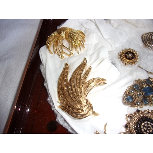 204 - Vintage costume brooches including 2 Monet