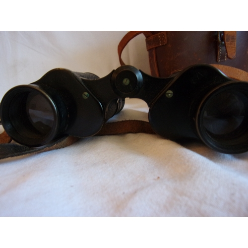 116 - WW2 binoculars in case c1941