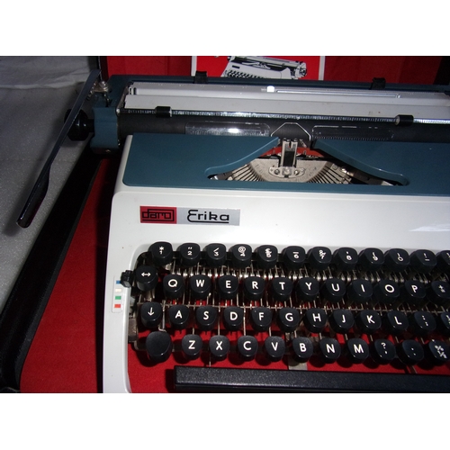 176 - Daro Erika no.41 typewriter in case