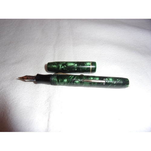 205 - THE PALLADIUM FOUNTAIN PEN GREEN MARBLED CASE RARE 1940s/50s