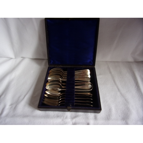 89 - Victorian HM silver 12 spoons & tongs boxed set  - Glasgow - c1879