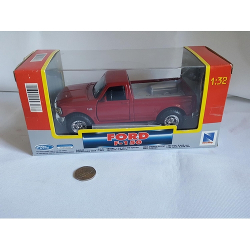 109 - Ford F 150 1:32 scale New Ray diecast truck