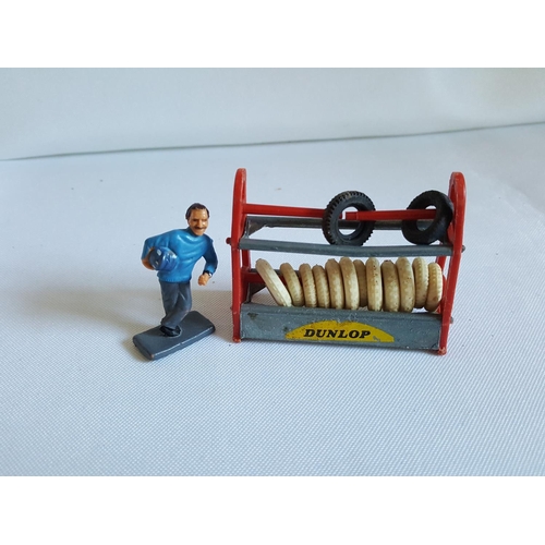 117 - 00 scale metal Dunlop tyre rack could be Dinky