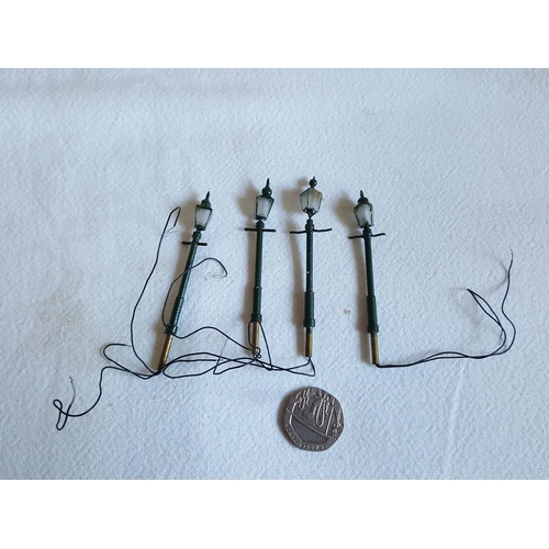 118 - 4 00 scale metal street lamps