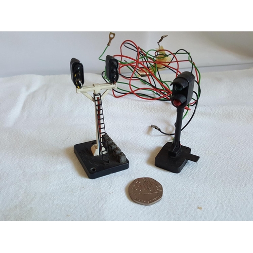 119 - 2 00 scale trackside signals metal