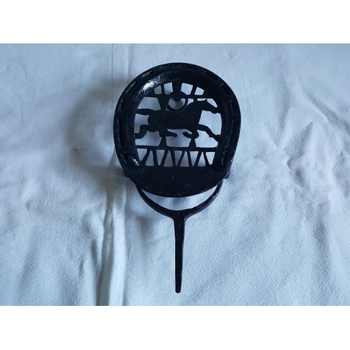 336 - horse shoe trivet