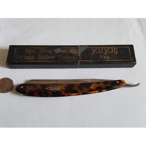 90 - boxed Kukri razor