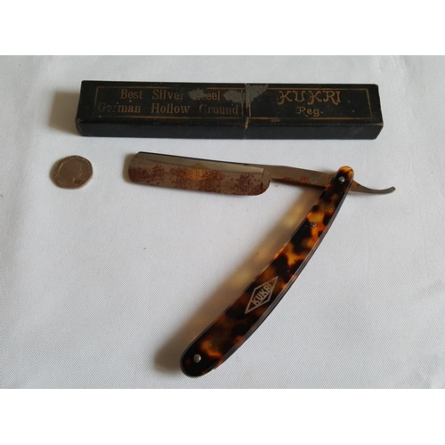 90 - boxed Kukri razor