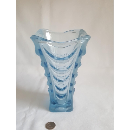 23 - art glass vase 19cm