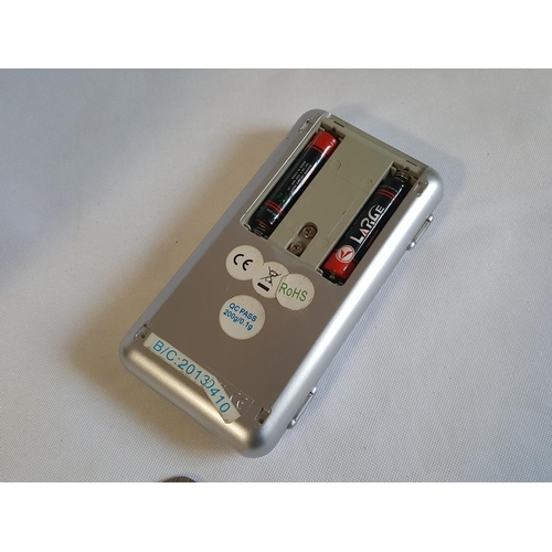 239 - gold weighing scales GWO battery cover missing