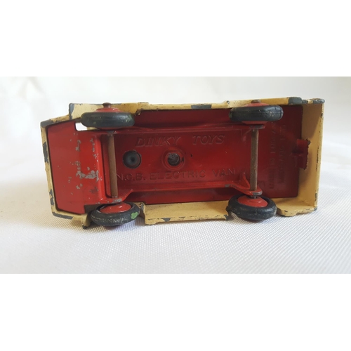 33 - Dinky Express dairy wagon