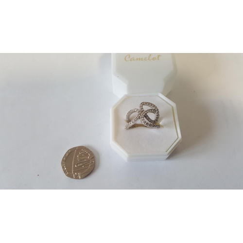 76 - 925 silver & DQCZ Camelot ring size L
