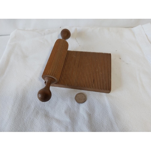 130 - Georgian lace crimping board & roller