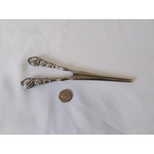 137 - HM silver handled glove stretcher c1914