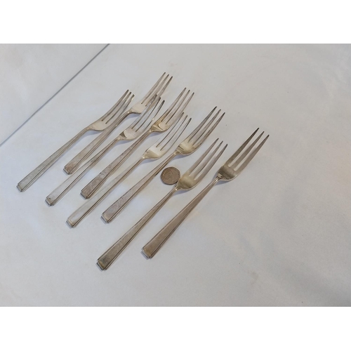 147 - set of 8 HM silver large forks by Cooper Brothers & Sons c1971 501grams