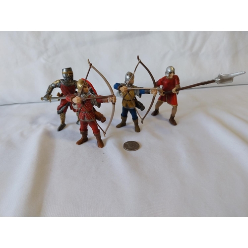 216 - 4 Schlelech medieval figures