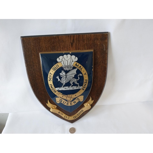 117 - large Queens Regt oak plaque