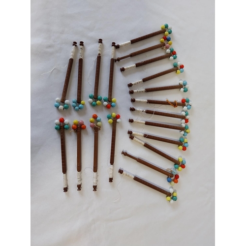 279 - 20 vintage lace bobbins