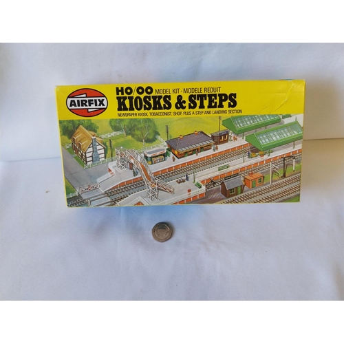 288 - Airfix OO scale Kiosks & Steps