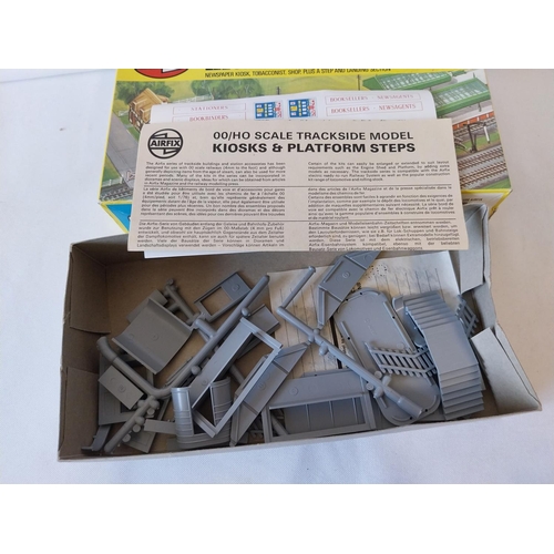 288 - Airfix OO scale Kiosks & Steps