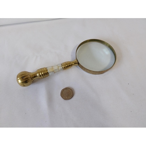 33 - magnifying glass with mother of pearl