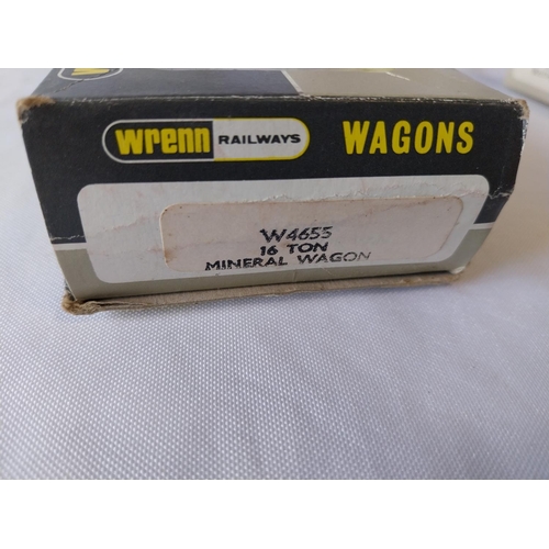 111 - Wrenn 00 gauge wagon boxed W4655