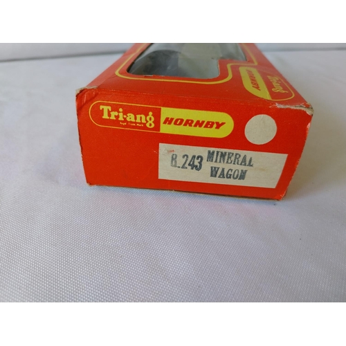 146 - Triang Hornby 00 gauge wagon R243