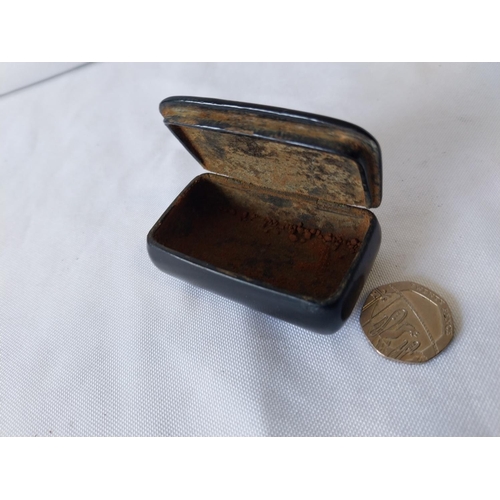 200 - antique laquer snuff box