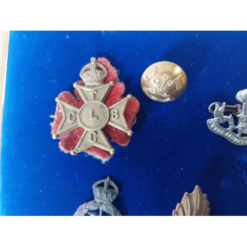 211 - small quantity of vintage military cap badges