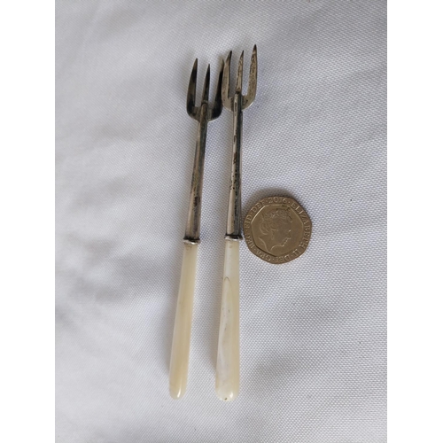 261 - HM silver pair of oyster forks c1904