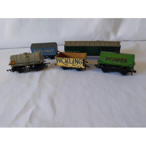 307 - 5 mixed 00 gauge wagons