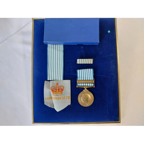 48 - U.N. Korean War medal boxed & a Commonwealth patch