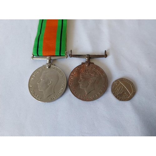 90 - WW2 medal pair