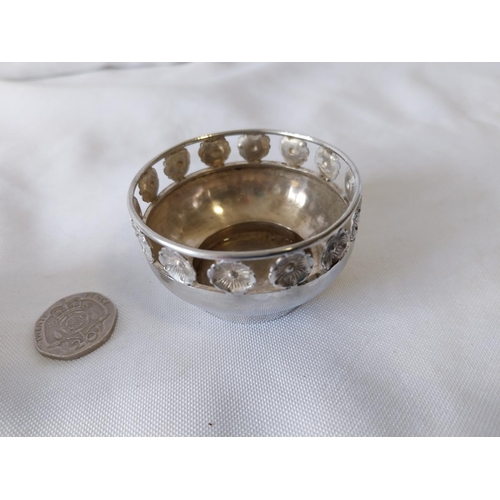 275 - tested silver Asian tea strainer & rest 70grams