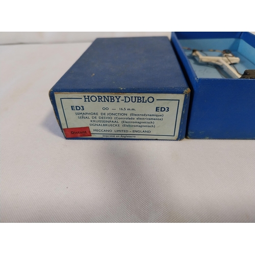 110 - Hornby Dublo oo gauge ED3 cross signal post