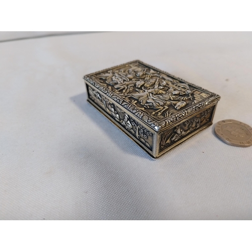 151 - antique Chinese Canton silver snuff box depicting war defence & attack 1840-1880